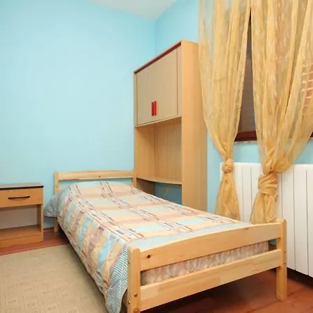 7664b Apartment Pula