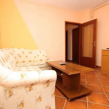 7664b Apartment