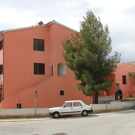 Apartment 7664b